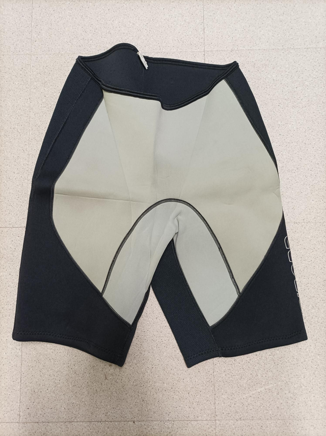Short néoprène T 46