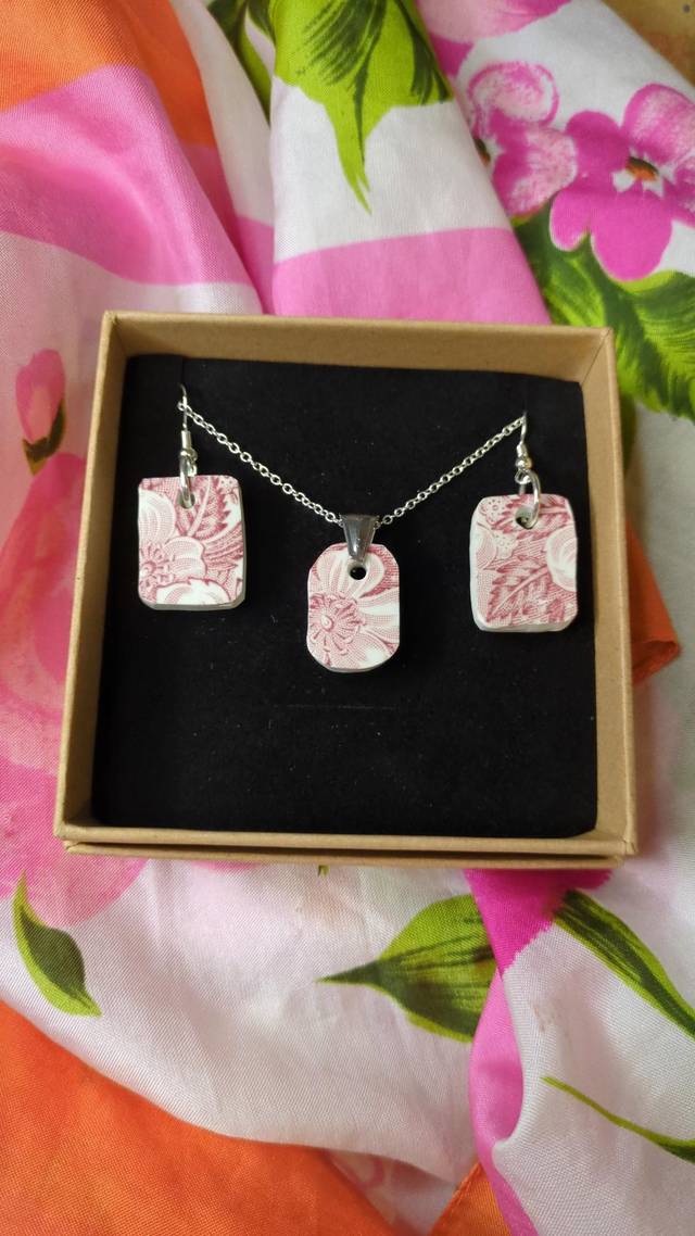 Earrings and necklace set 