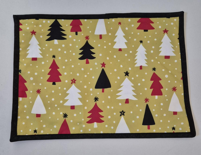 Set de table Dinosaures à colorier à l'infini... ou presque sapins de Noël