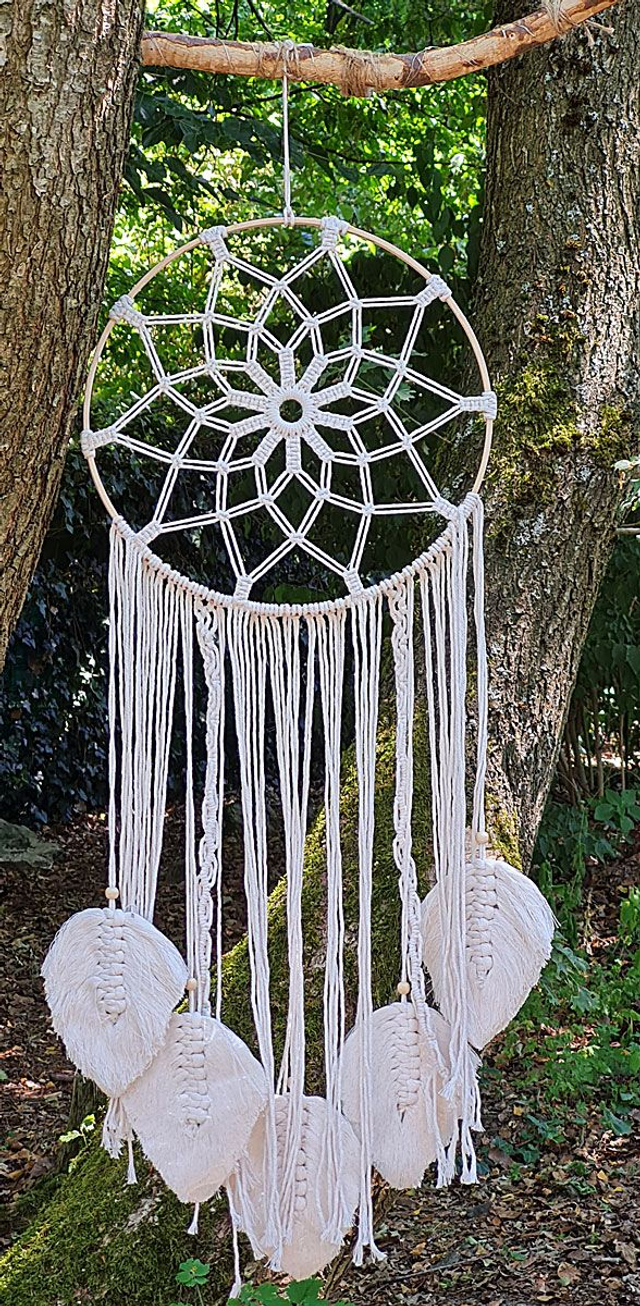 Traumfänger weiß mit Makramee Mandala und 5 Blättern