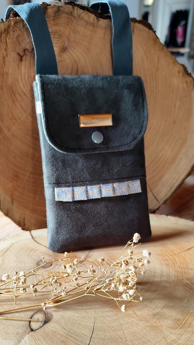 Porte téléphone en suédine gris✨