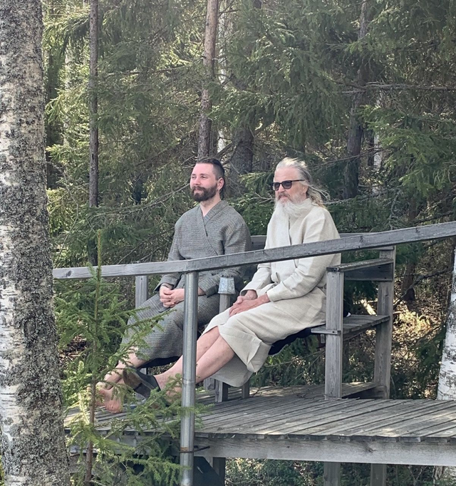 Kimono-kylpytakki vaaleasta kankaasta 