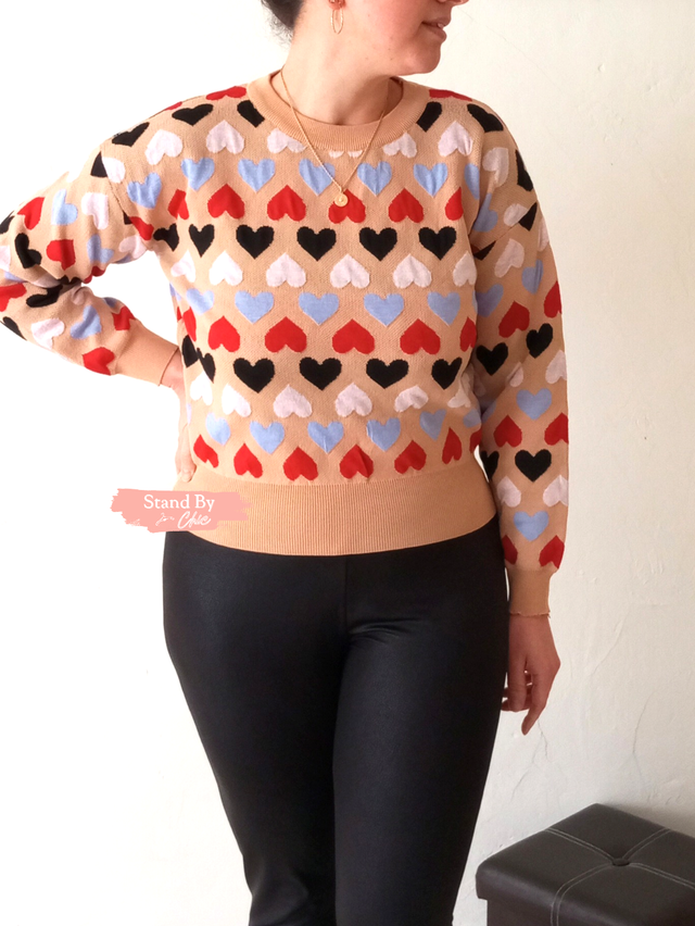 Pull court beige à motif coeurs