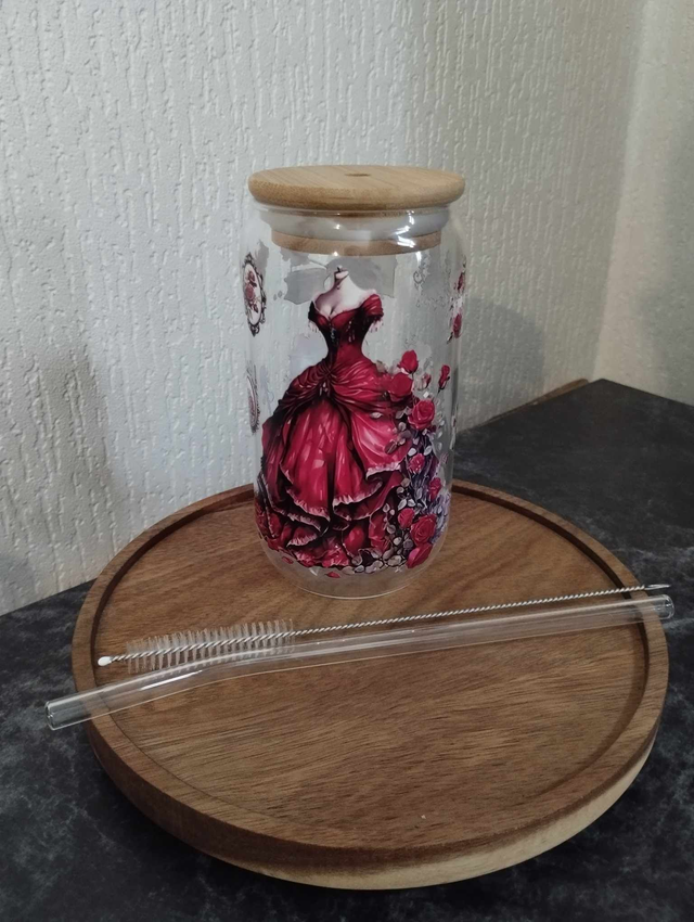 Gobelet verre robe rouge 