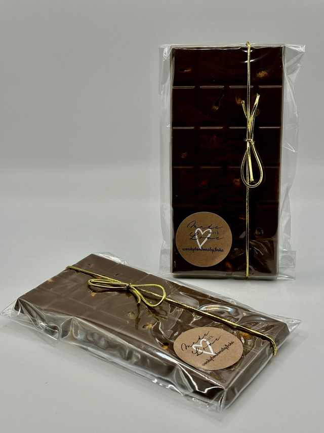 Milk chocolate with caramelised hazelnuts     100gr