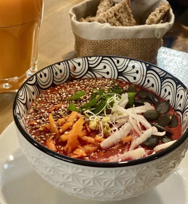 R) Soupe colorée et épicée