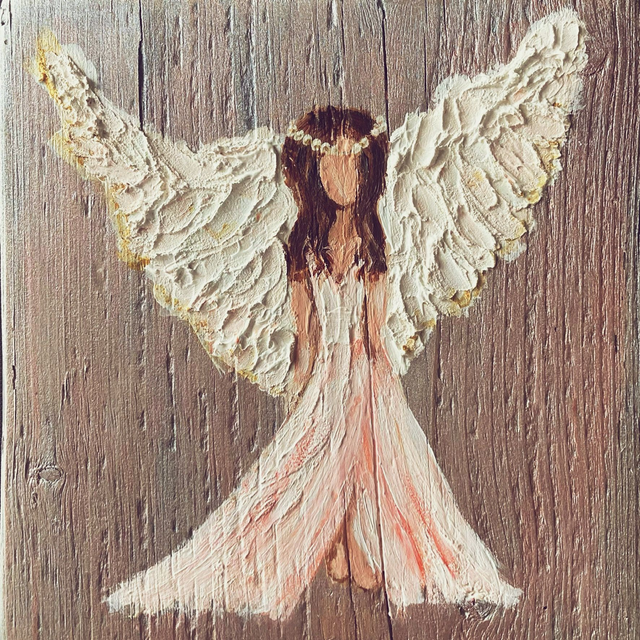 Kleine roze engel, geschilderd op hout , vierkant gestructureerd schilderij 