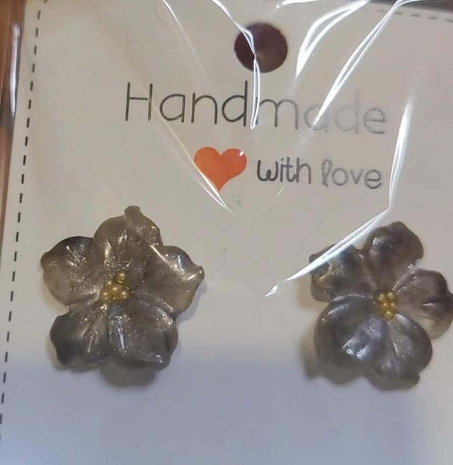 Boucles-d'oreilles fleurs  grise/noire/dorée billes jaune 