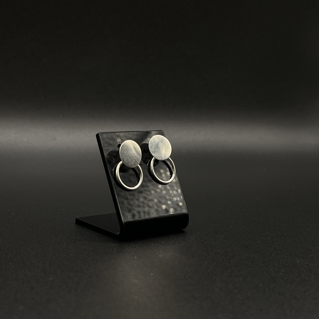 Brinco círculo liso e vazado