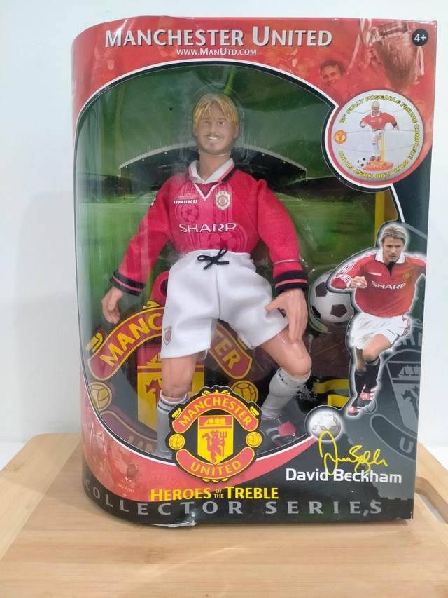 David Beckham Heroes of the Treble Action Figure - Manchester United - Boxed