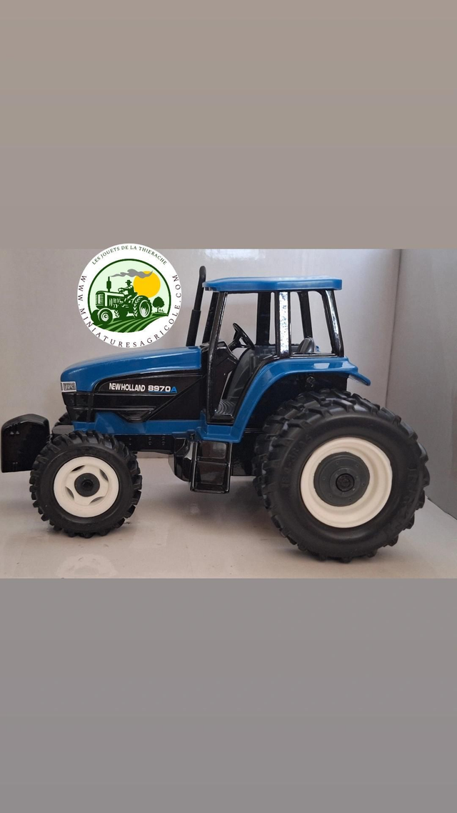 Tracteur NEW Holland  8970A Britains/ERTL 13696