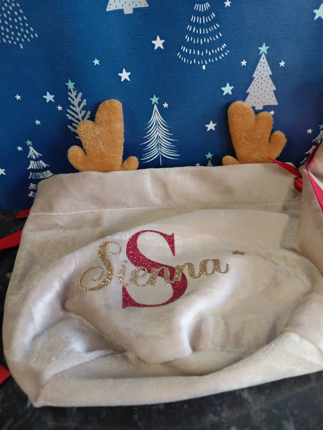 Personalised Reindeer Velvet Christmas Treat Bag – 15 x 20cm