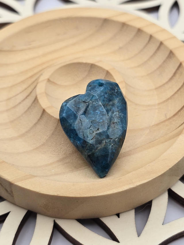 Pendentif Apatite forme coeur 