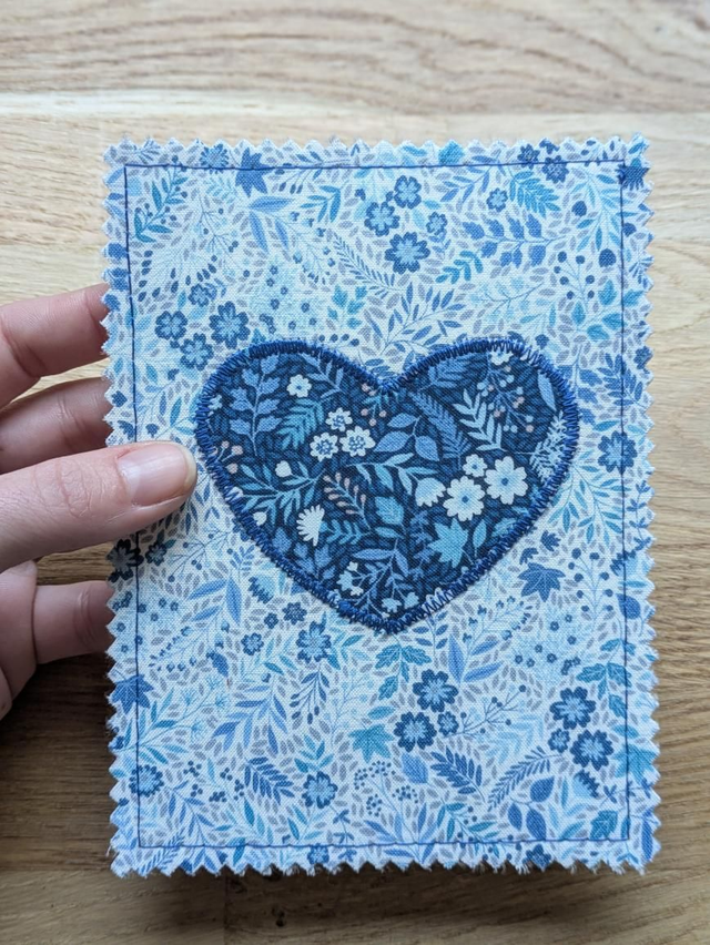 Carte de vœux tissus/papier et chevalet bois - Cœur bleu