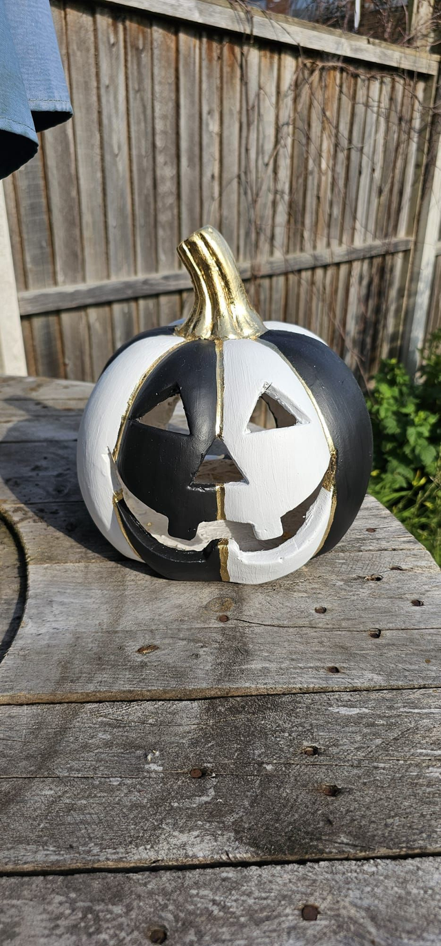 Black, White &amp; Gold Jack-O-Lantern Ceramic Pumpkin