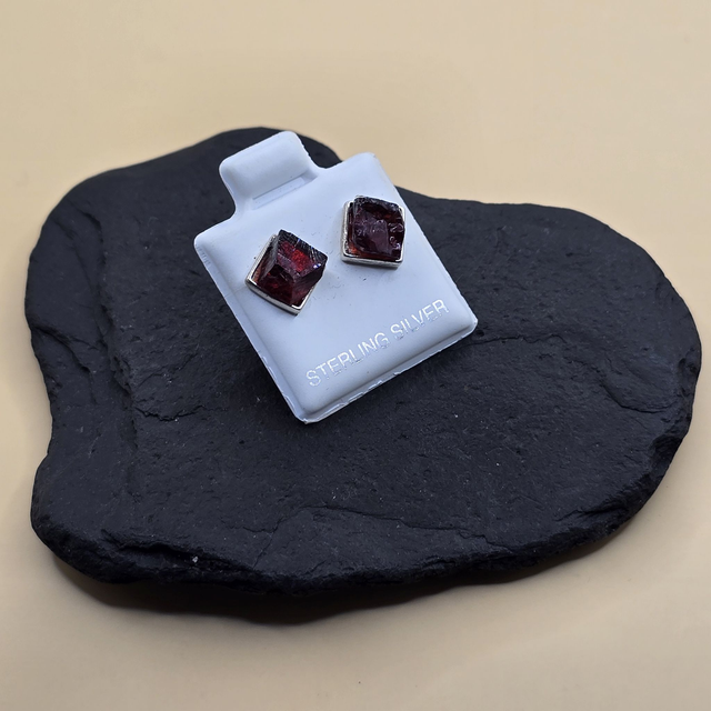 Sale: 925 Square Sterling Silver with Garnet Studs