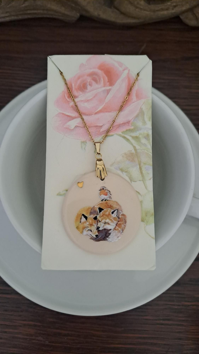 Bijoux foxes and robin