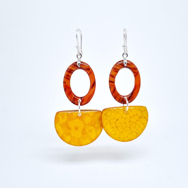 Boucles d&#039;oreilles jaunes lune doubles