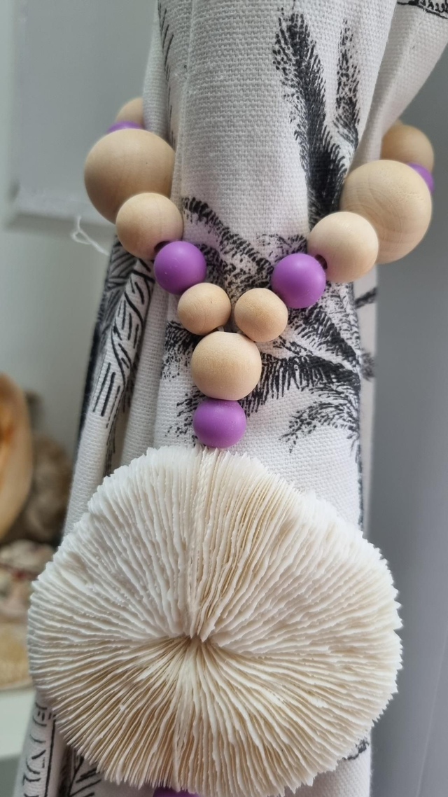 Embrasse corail pompon violet