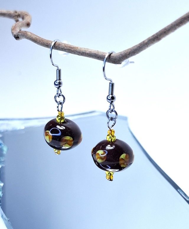 Koristellut helmikorvakorut