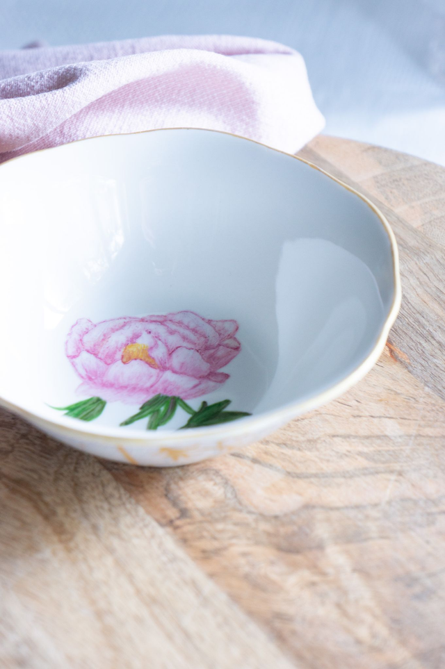 Coupelle en porcelaine peinte à la main, Pivoine et filets or, objet décoratif élégant, idée cadeau pour femme