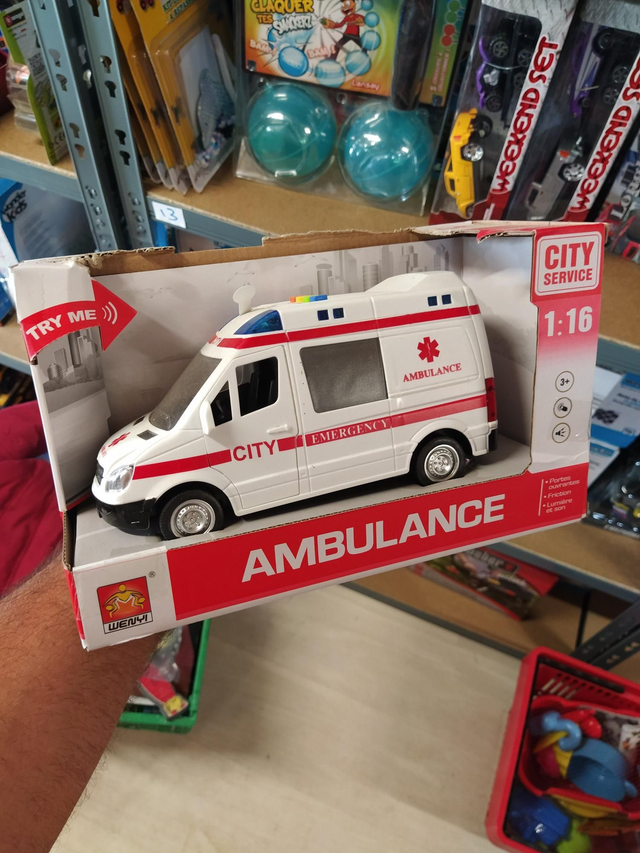 AMBULANCES SONORE ET LUMINEUSE