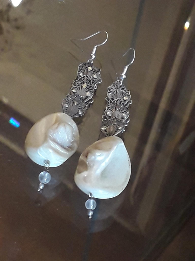 Boucles d'oreilles coquillage nacré, cristal de roche argent.
