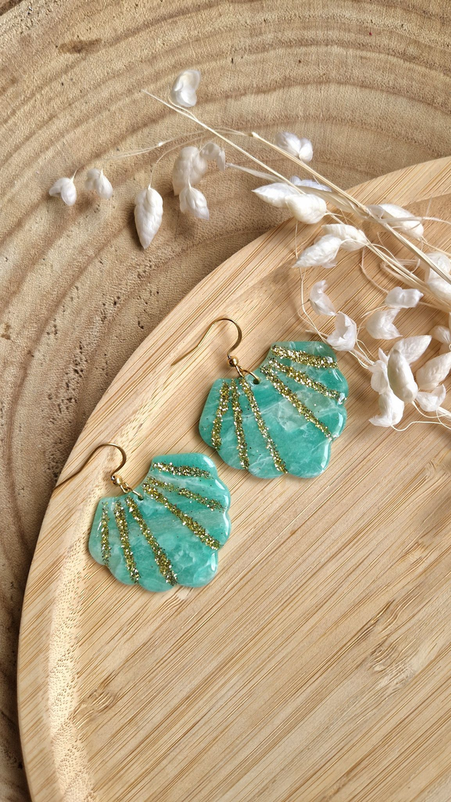Prestigieuse – Collection Amazonite – Boucles d’oreilles artisanales en pâte polymère et résine 