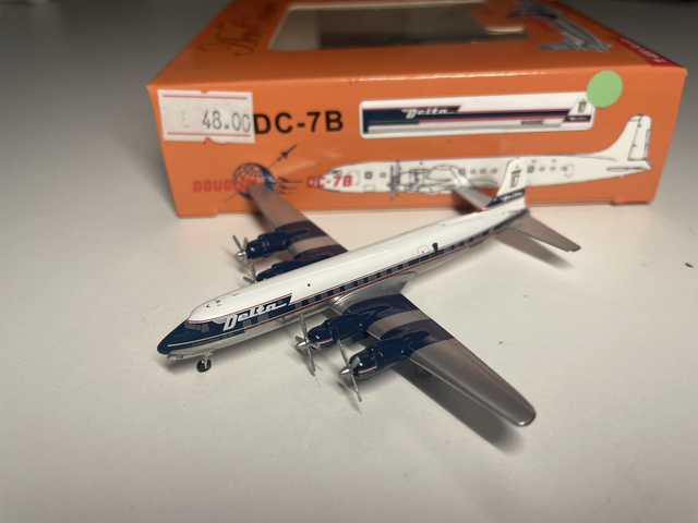 1/400 DC-6  Delta N4888C 