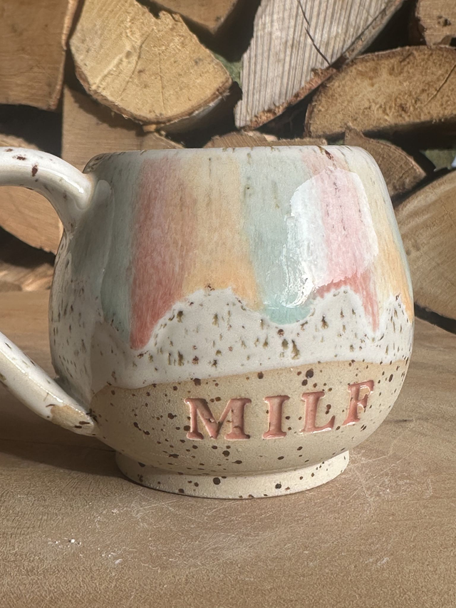 Keramikbecher „MILF“ – handgemacht & humorvoll 250 ml