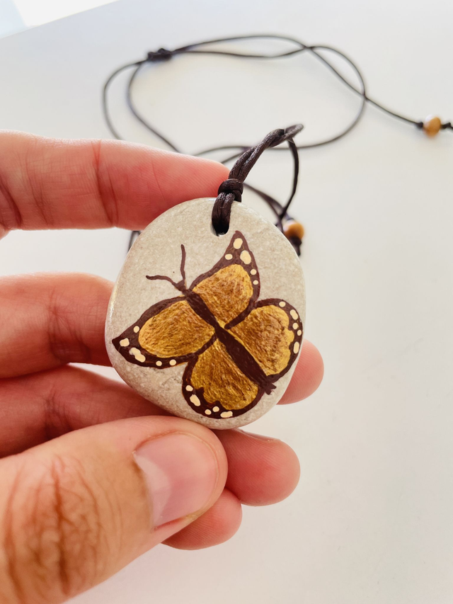 Colar Ilustrado Borboleta Dourada