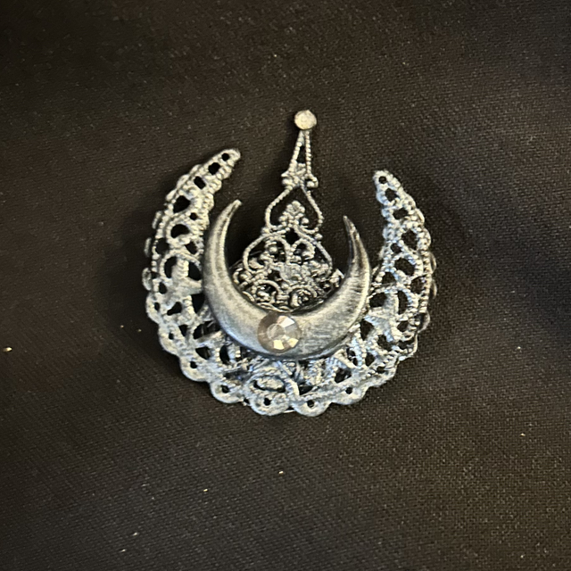 Selene brooch 