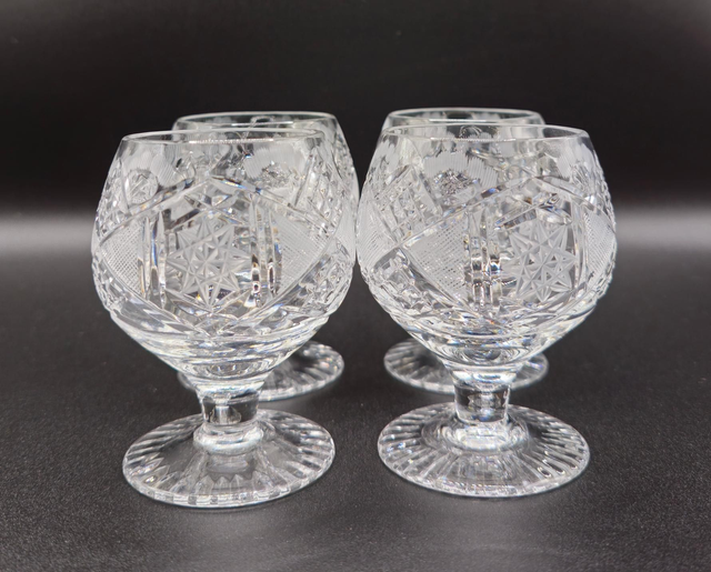 Élégant service de 4 verres à digestif cristal de Bohème 