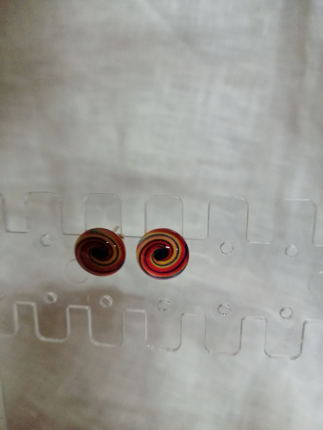 Puces Dorées Étincelantes : Tourbillon de Couleurs (0.7 cm)