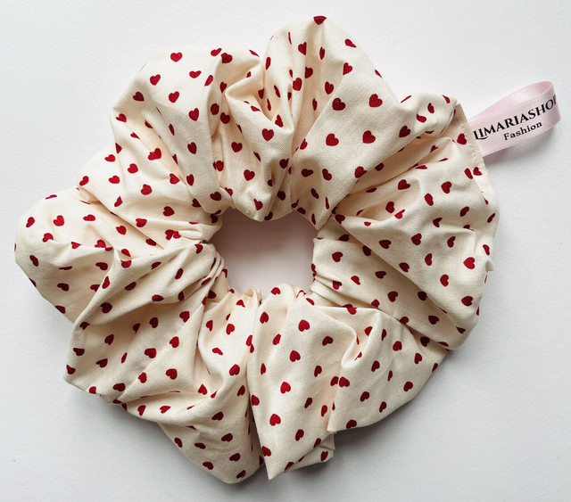 Kleine Herzen Scrunchie