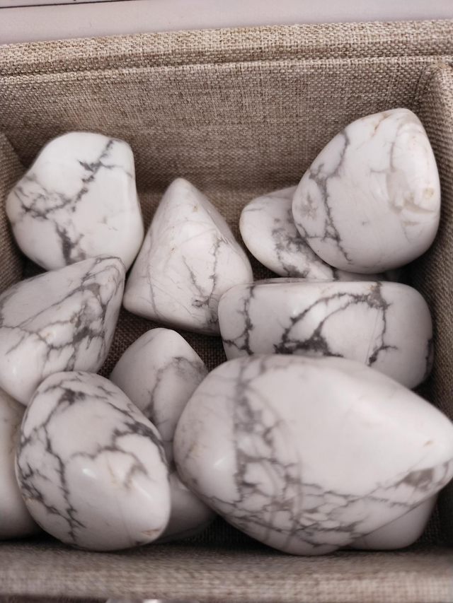 Pierre roulée Howlite 