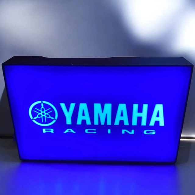 Lampe 3D Yamaha Racing LED - La vitesse et la performance en lumière ! 