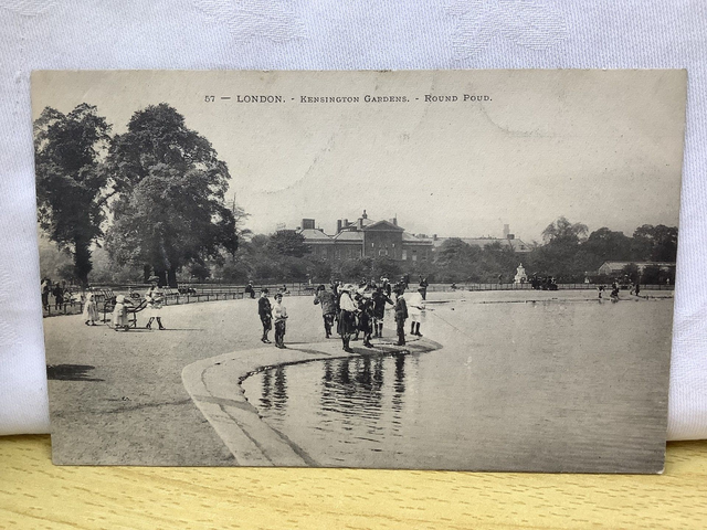 London, Kensington Gardens, Round Poud (Pond?) Vintage Unbranded No.57 Postcard Our Ref A158 £2.75
