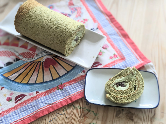 Fresh cream matcha roll with red bean paste