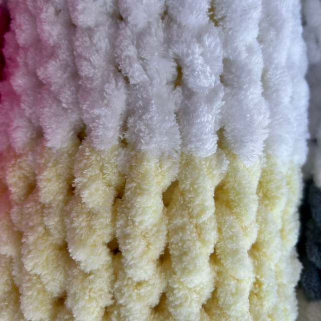 White and lemon chunky soft touch blanket 