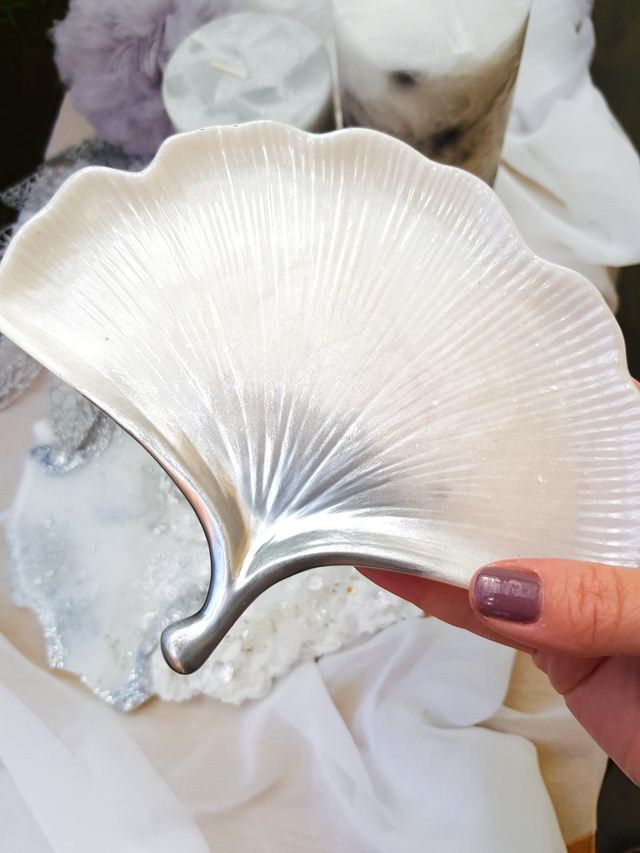 Ginkgo decorative tray 18cm- pearl white with silver 