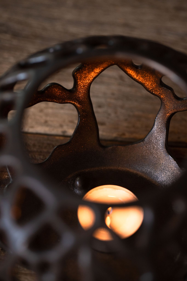 Essential oil burner for aromatherapy