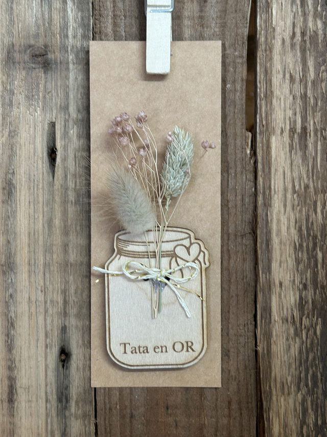 Magnet en bois &quot;Tata en OR” et fleurs séchées