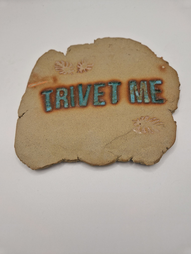 Trivet in the buff