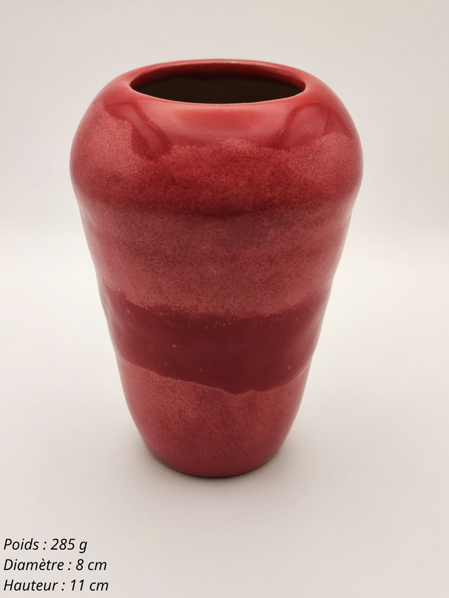 Beau vase artisanal rouge &quot;Barbapapa&quot;, en grès de Saint-Amand.