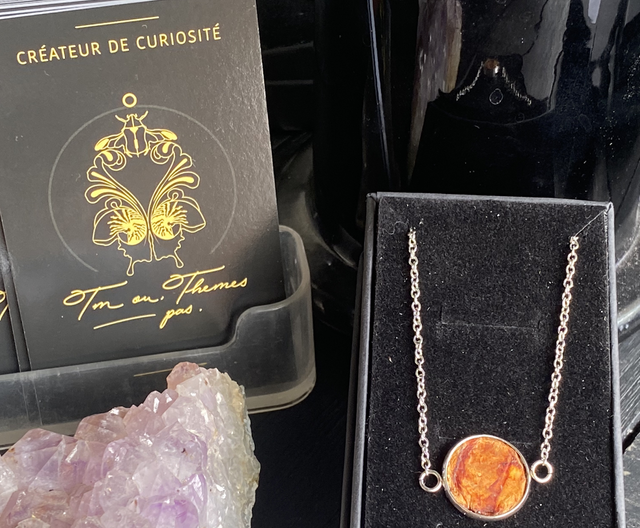 Bracelet et cuir d’esturgeon teinté