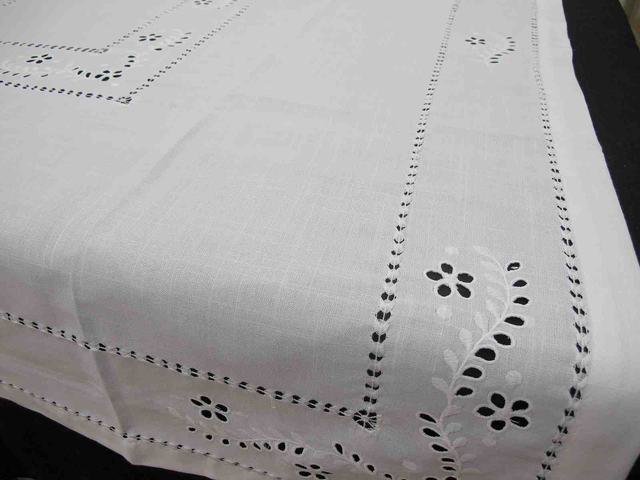 MANTELERIA BLANCA REDONDA 270 DIAMETRO