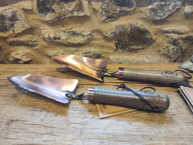 Pointed Transplanter Garden Trowel