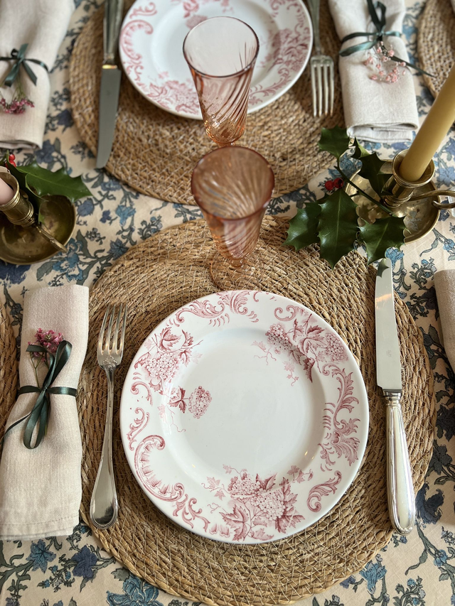 BOULE-DE-NEIGE - Suite de 6 assiettes plates signées St Amand & Hamage Nord - Terre de Fer