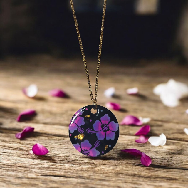 Collier dessiné Flora acier inoxydable prune et violet